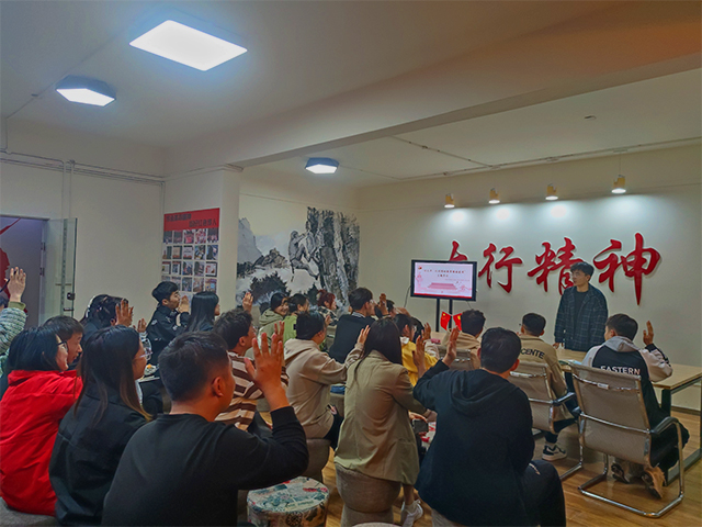 太阳集团0638网站学生第二党支部开展“习近平:扎实推动教育强国建设”主题学习